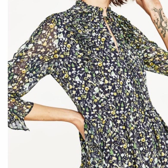 Zara Floral keyhole casual Dress